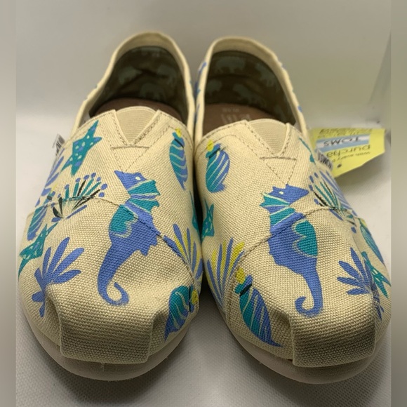 TOMS Seahorse Hand Painted Shoes Women’s size 10 Haiti Artist Flats - Picture 2 of 7